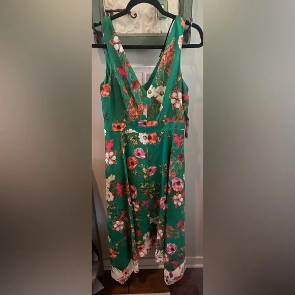 NWT Vince Camuto Green Floral Handkerchief Hem Midi Dress 10P - Picture 3 of 6